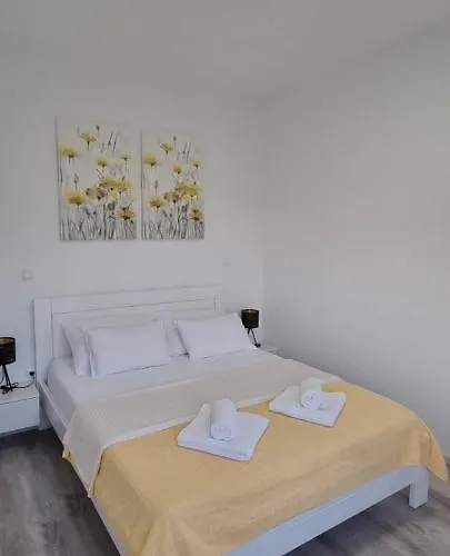 Yellow Dream Lägenhet Murvica (Policnik)