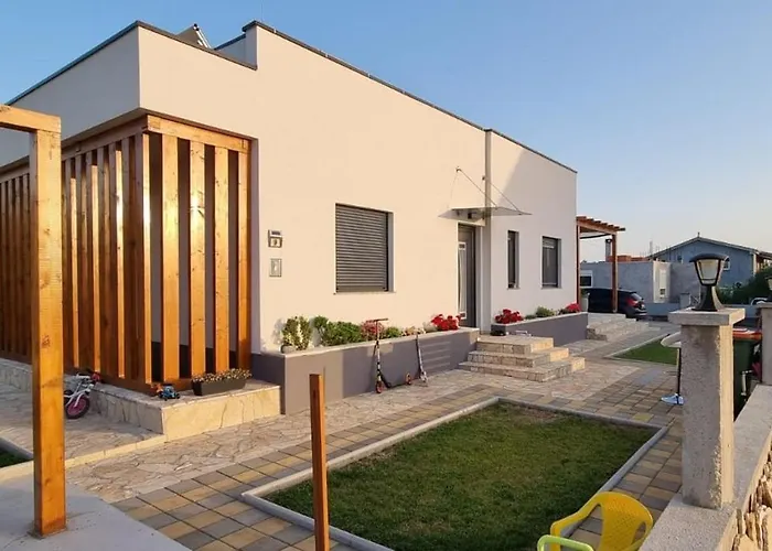 Yellow Dream Lägenhet Murvica (Policnik)